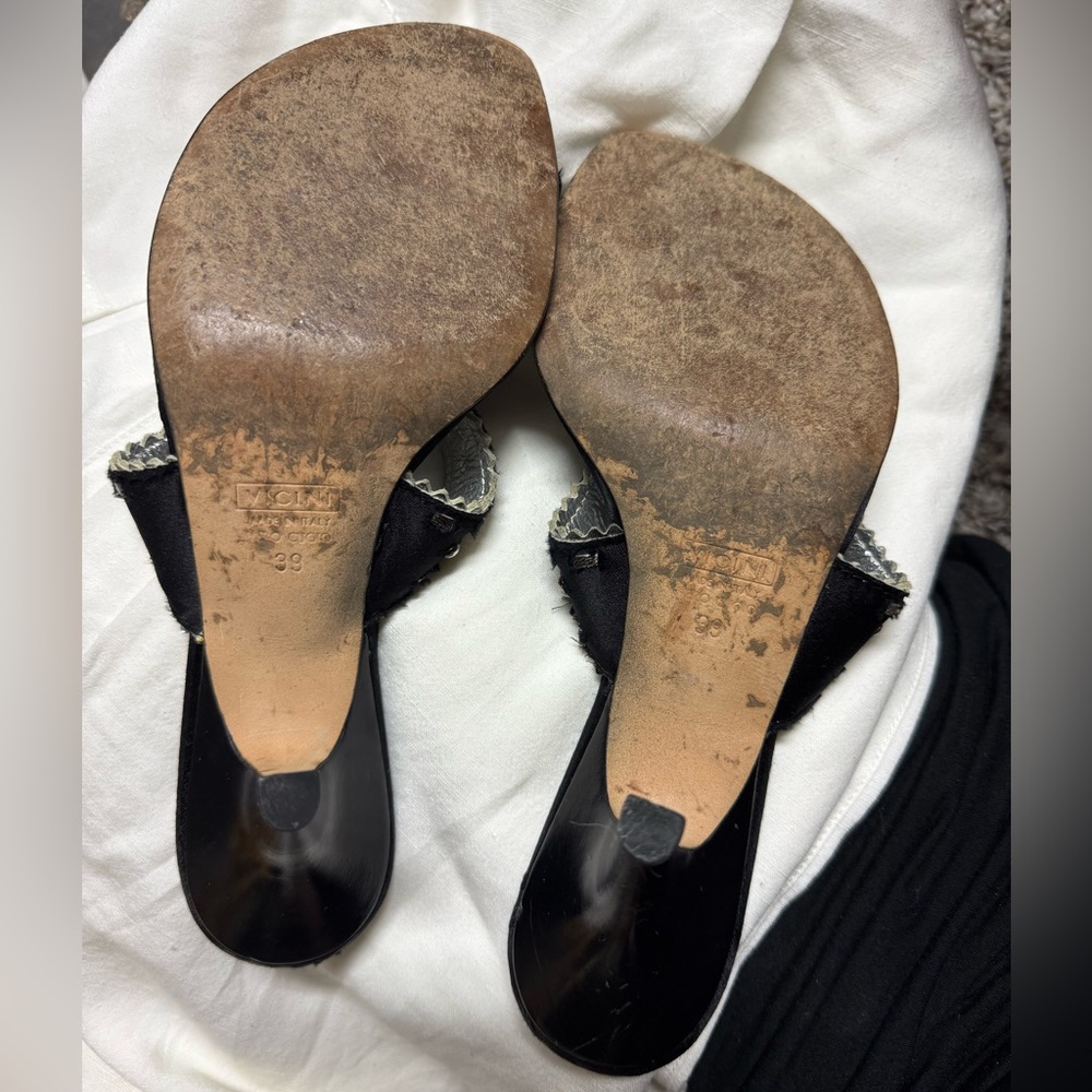 Giuseppe Zanotti - Black and bejeweled with toe loop and kitten heel sandals. - Picture 12 of 16